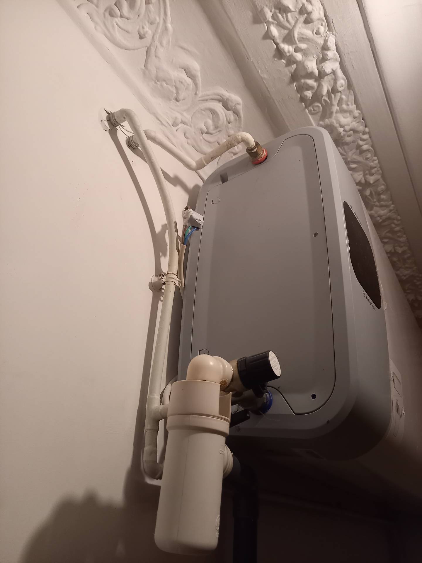 Mise en sécurité électrique avant relocation — 2 points à reprendre (Paris 9e)