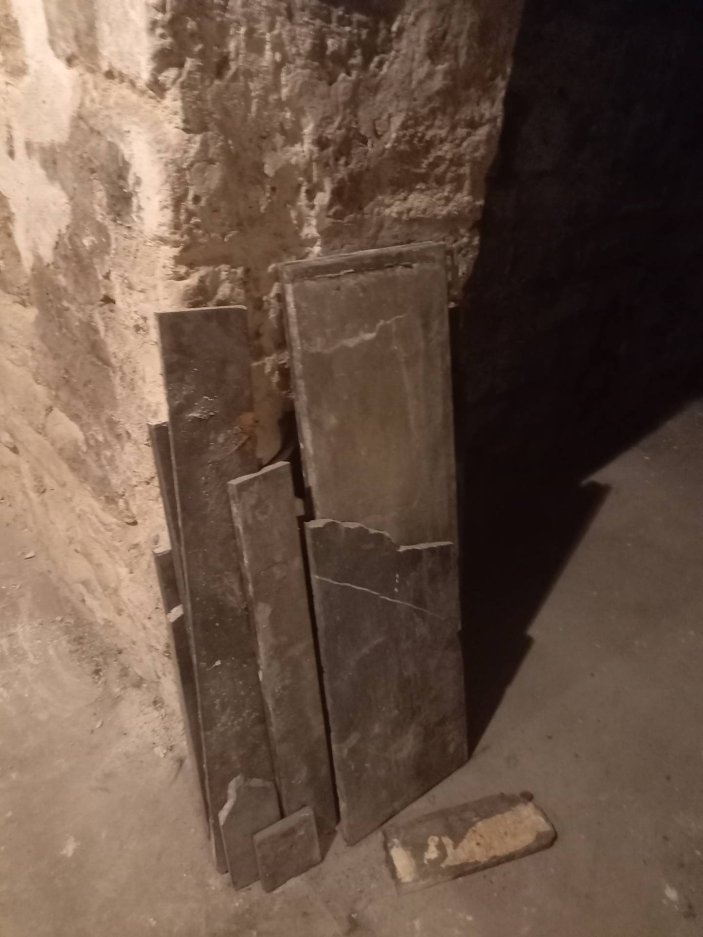 Débarras des encombrants d'un lot de 3 caves