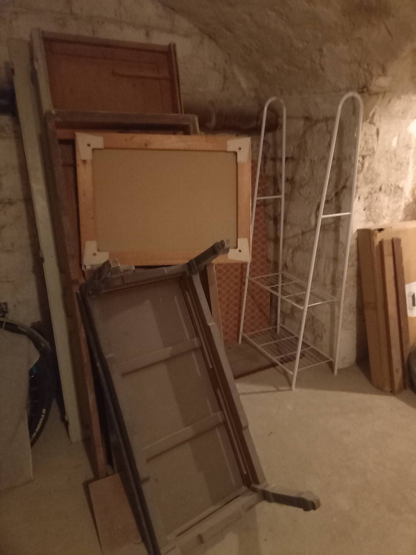 Débarras des encombrants d'un lot de 3 caves