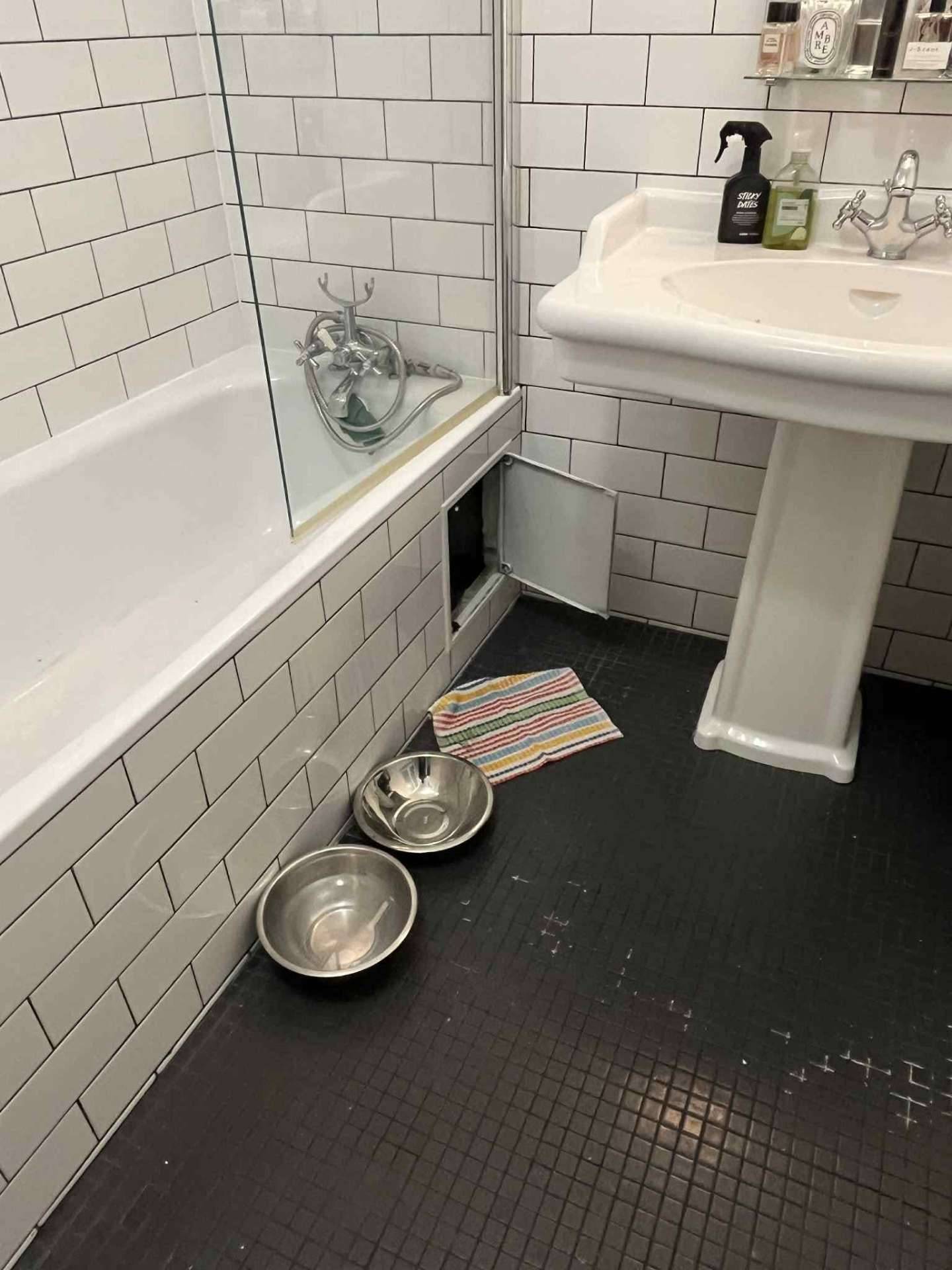 Baignoire bouchée + Fuite