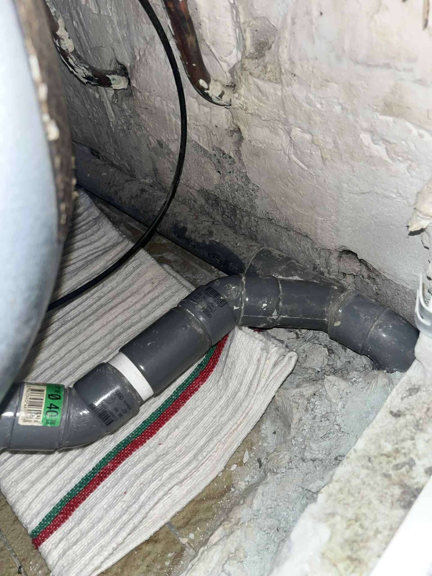 Baignoire bouchée + Fuite