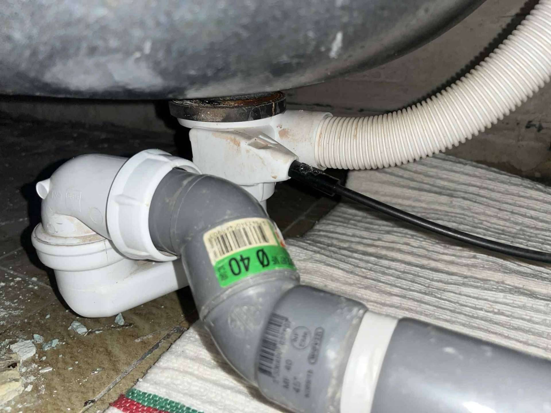 Baignoire bouchée + Fuite