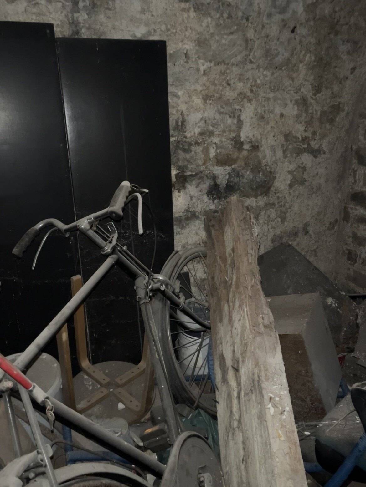 Débarras des encombrants d'une cave