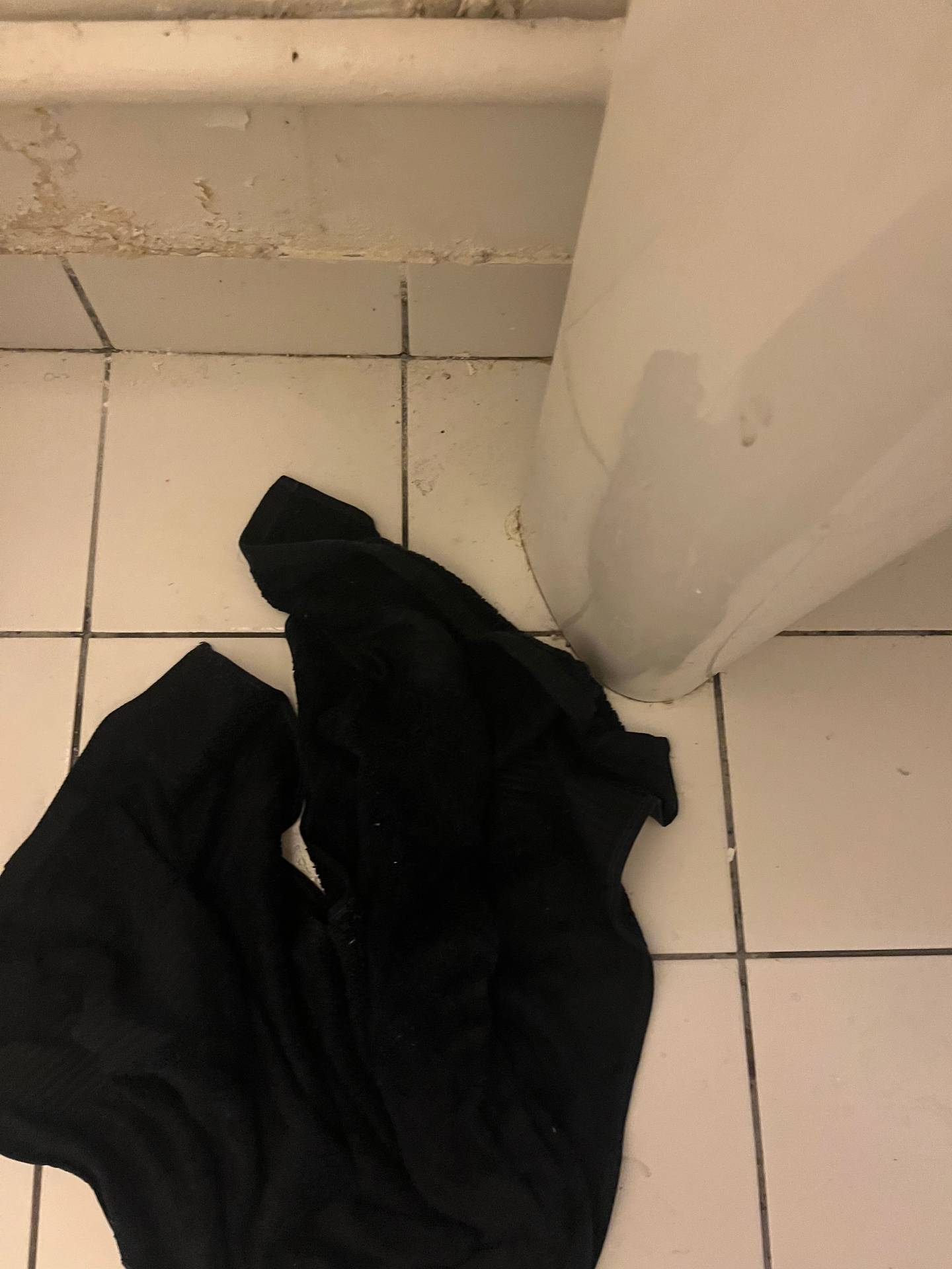 Urgent - besoin d'un plombier pro pour une fuite sur le flexible du chauffe eau