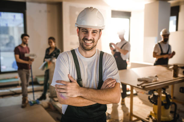 Artisan du bâtiment en intervention